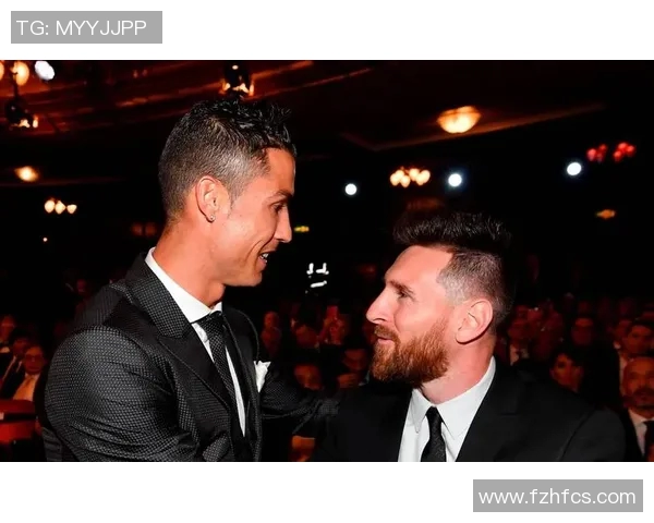 梅西与C罗球星卡开箱探秘全球收藏热潮与市场趋势